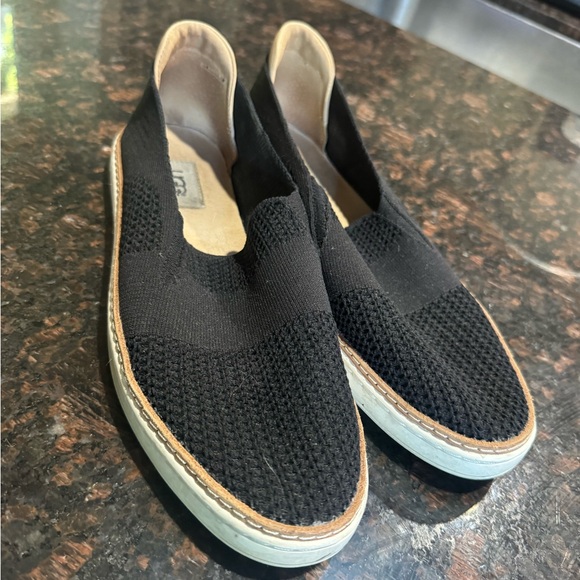 UGG® Alameda Sammy Slip-On Sneaker - Picture 7 of 11
